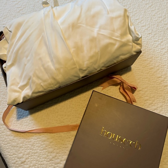 House of CB 👗 White Kelly Dress - Small PLUS Cup - Picture 10 of 11